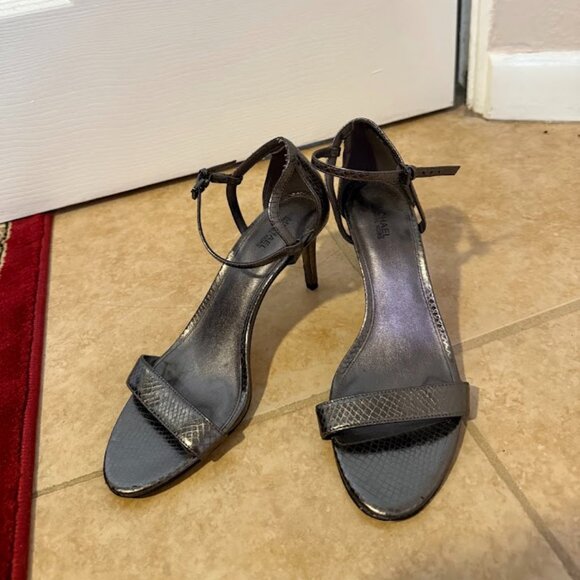 Gunmetal Silver Snakeskin Michael Kors Heels - Picture 1 of 6